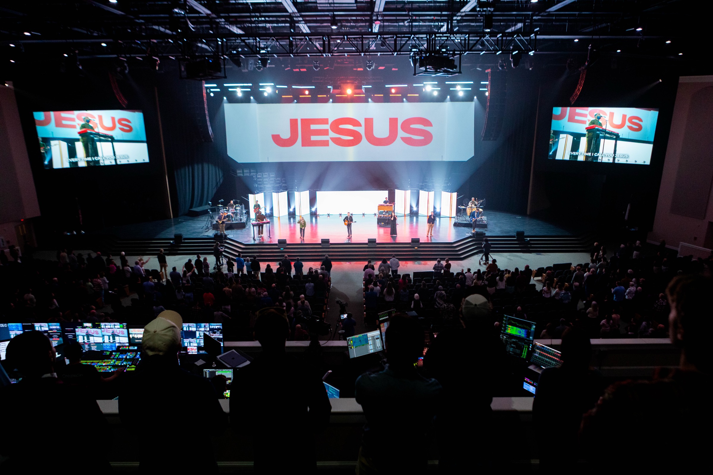 Sunday worship at Thomas Road Baptist Church